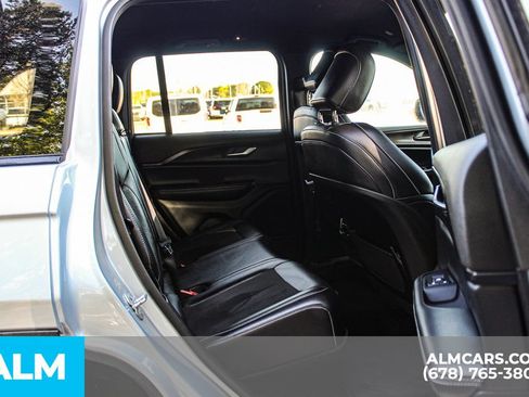 Used 2025 Jeep Grand Cherokee Altitude AWD/4WD image 18