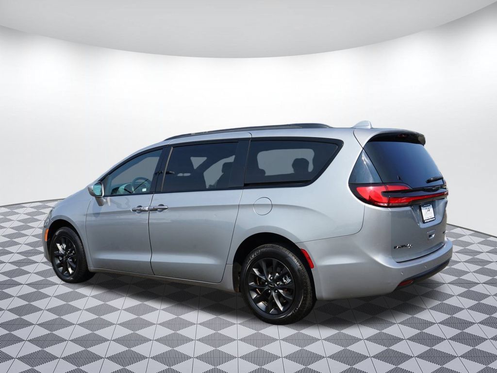 Used 2021 Chrysler Pacifica Limited w/ S Appearance Package AWD/4WD image 5
