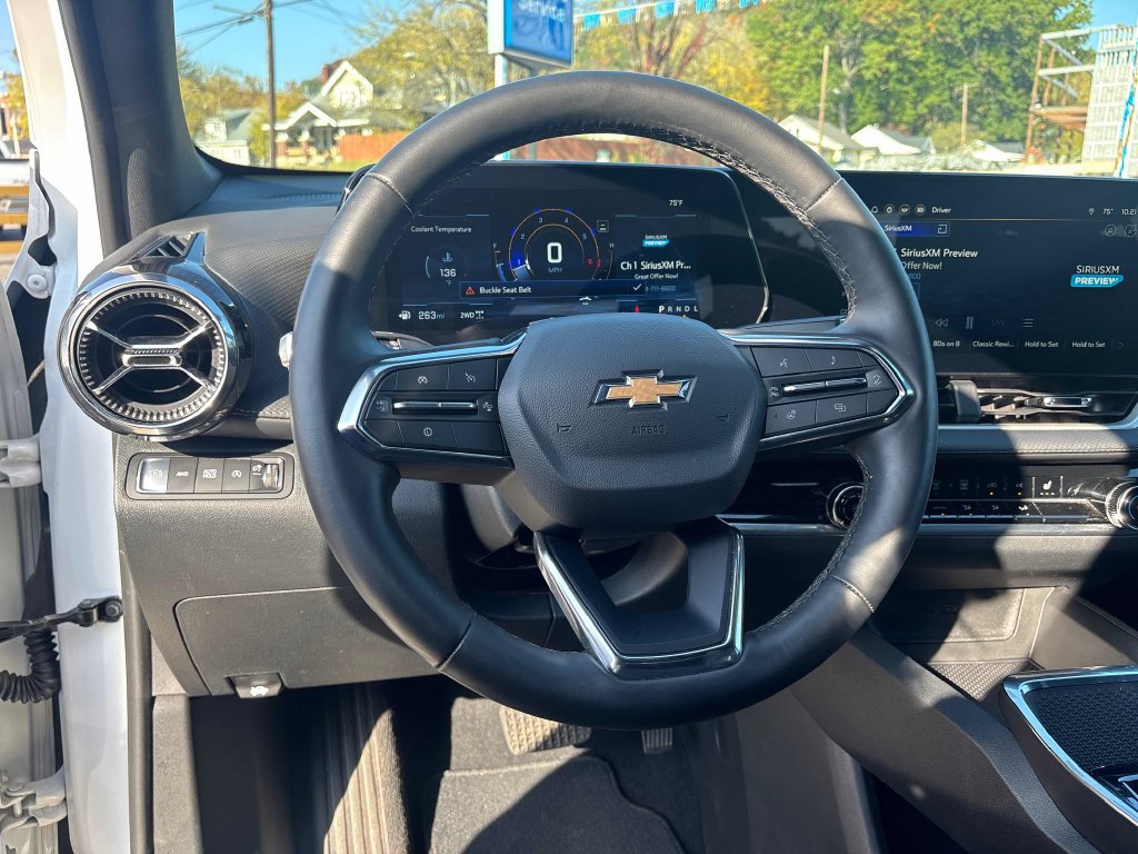 Used 2026 Chevrolet Equinox LT AWD/4WD image 12