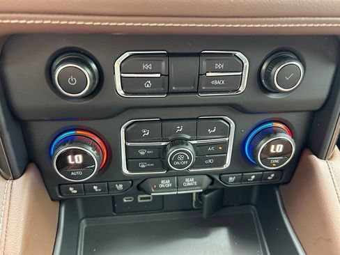 Used 2021 Chevrolet Tahoe High Country w/ Technology Package AWD/4WD image 38