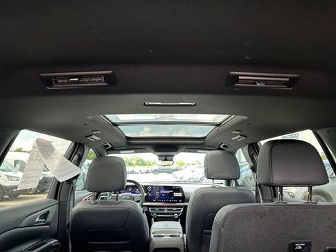Used 2024 Chevrolet Traverse RS w/ LPO, Floor Liner Package AWD/4WD image 9