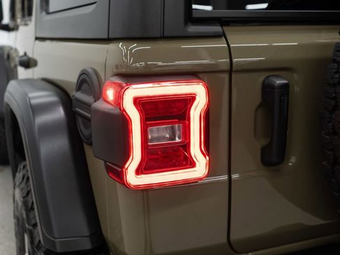 Used 2026 Jeep Wrangler Unlimited Rubicon AWD/4WD image 38