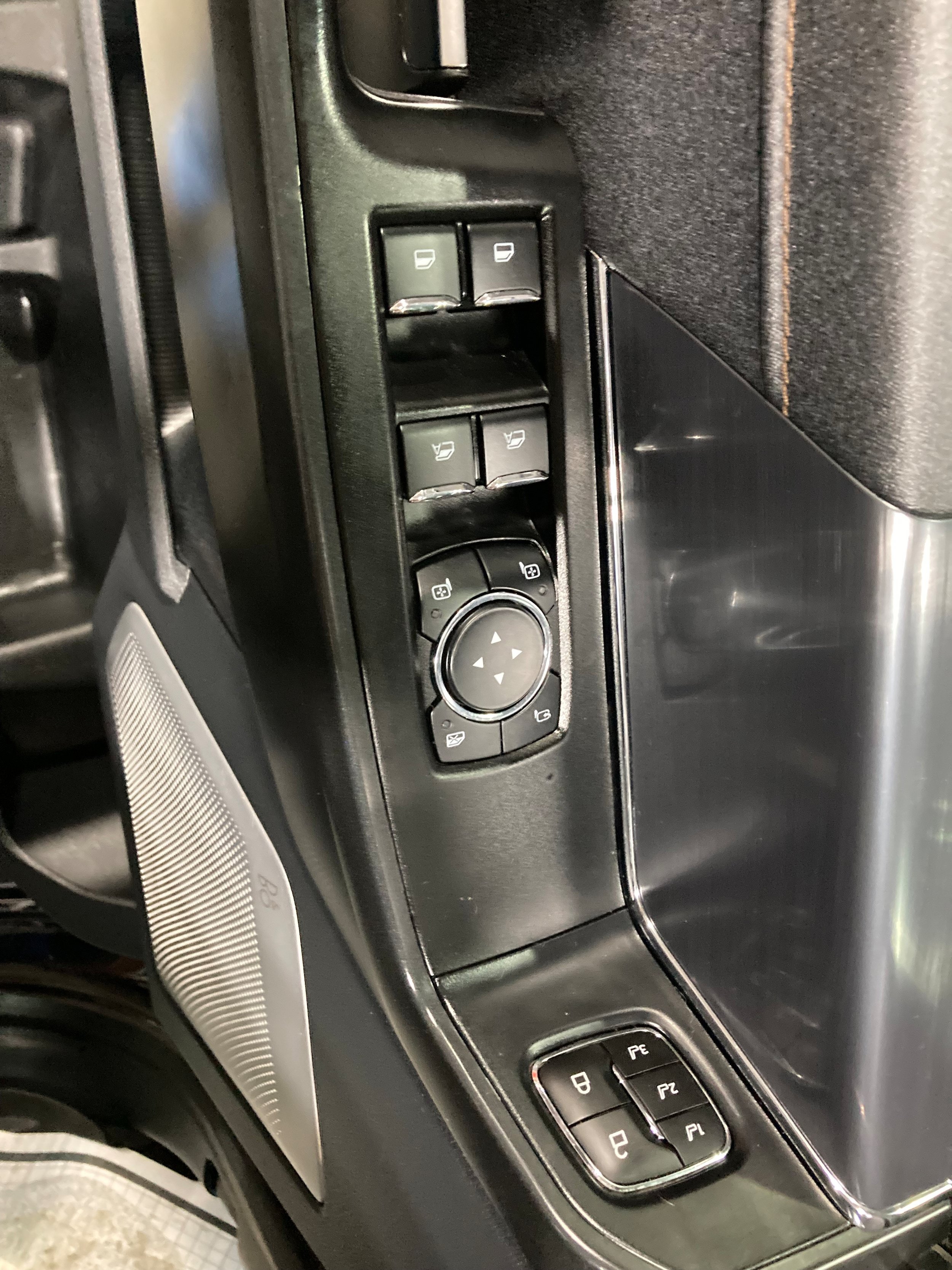 Used 2023 Ford F150 Raptor w/ Raptor 37 Performance Package AWD/4WD image 18
