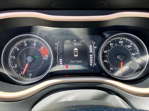 Used 2018 Jeep Cherokee Latitude w/ Altitude Package FWD image 24