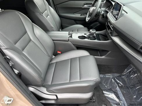New 2025 Nissan Rogue SV w/ SV Premium Package FWD image 11