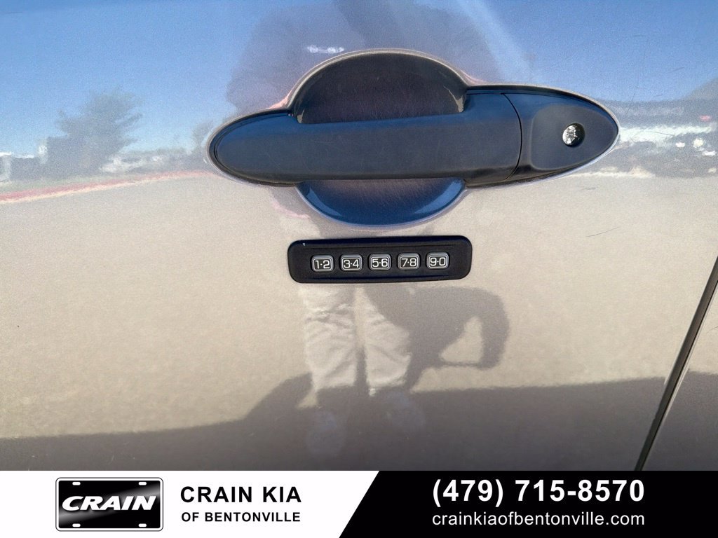 Used 2009 Ford Escape XLT FWD image 17