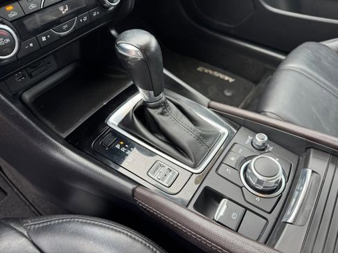 Used 2018 MAZDA MAZDA3 Touring image 30