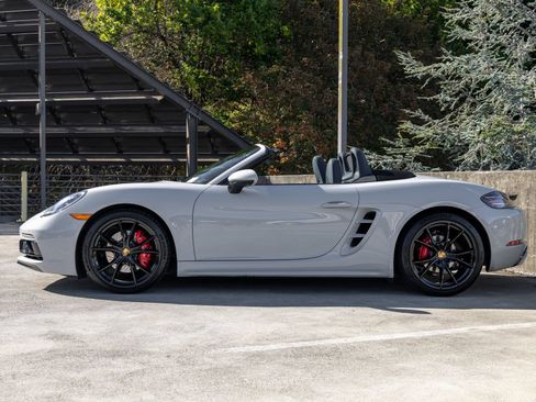 Certified 2025 Porsche 718 Boxster S RWD image 2