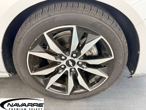 Used 2017 Chevrolet Malibu LT w/ Leather Package FWD image 27