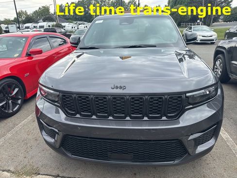 Used 2025 Jeep Grand Cherokee Limited w/ Black Appearance Package image 2