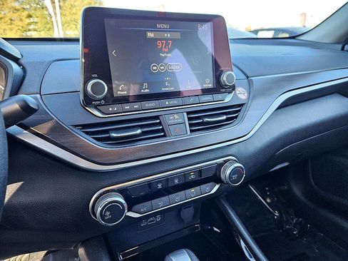 Used 2024 Nissan Altima 2.5 SV image 19