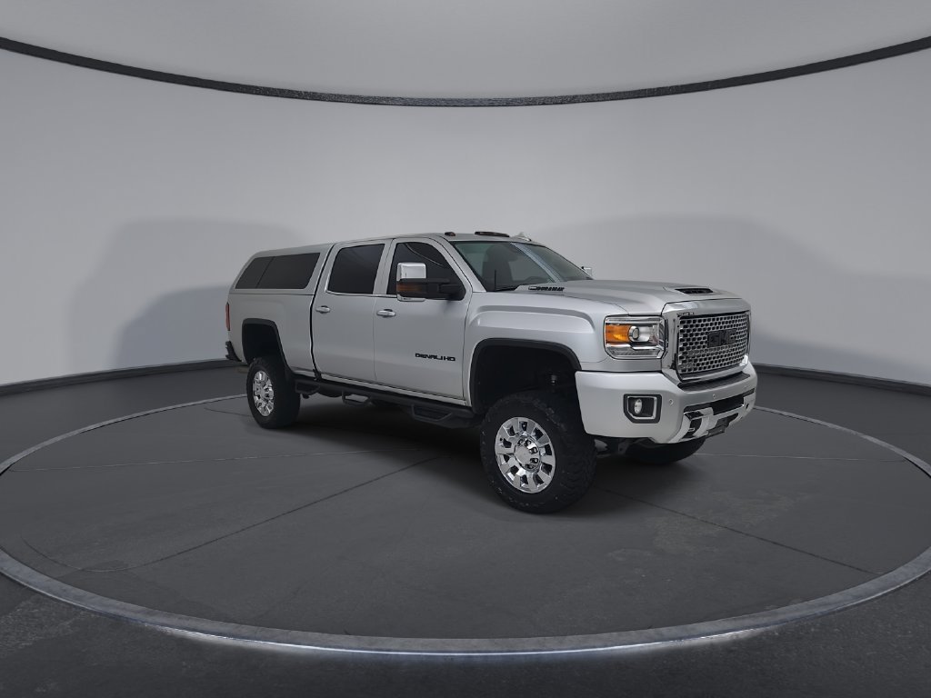 Used 2017 GMC Sierra 2500 Denali w/ Duramax Plus Package AWD/4WD image 3