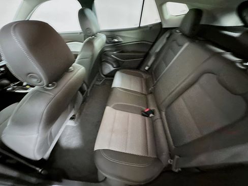 Used 2025 Chevrolet Trax LT w/ LT Convenience Package image 25