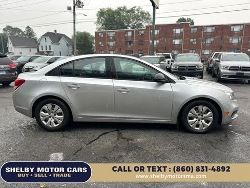 Used 2015 Chevrolet Cruze LS FWD image 4