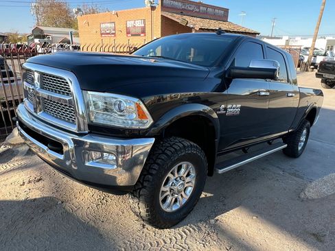 Used 2017 RAM 2500 Laramie w/ Convenience Group AWD/4WD image 3