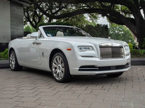 Certified 2017 Rolls-Royce Dawn RWD image 15