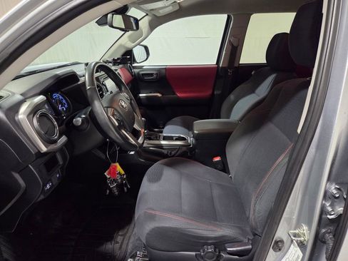 Used 2019 Toyota Tacoma SR5 image 8