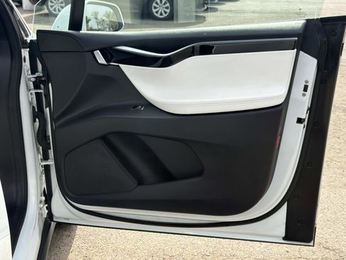 Used 2018 Tesla Model X 100D image 26