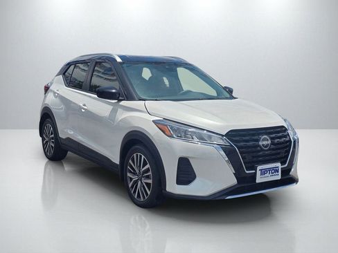 Used 2024 Nissan Kicks SV FWD image 3