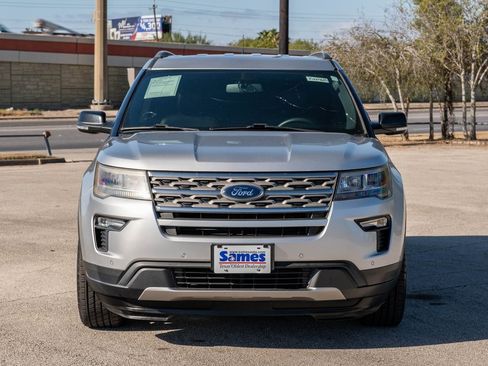 Used 2018 Ford Explorer XLT w/ Equipment Group 202A image 2