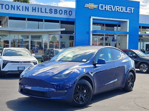 Used 2023 Tesla Model Y Long Range AWD/4WD image 2