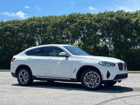 Used 2025 BMW X4 xDrive30i w/ Premium Package AWD/4WD image 2