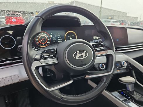 Used 2024 Hyundai Elantra Limited FWD image 17