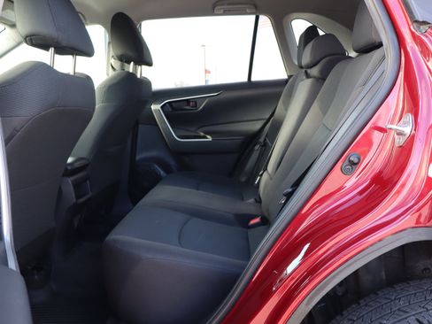 Used 2021 Toyota RAV4 LE image 11