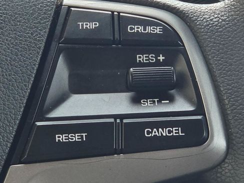 Used 2017 Hyundai Elantra SE FWD image 17