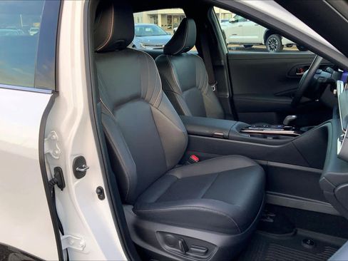 Used 2024 Toyota Crown Limited image 8