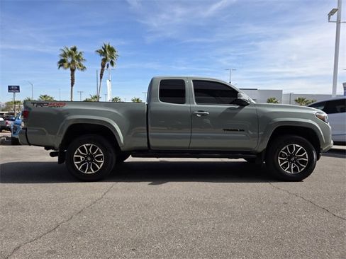 Used 2023 Toyota Tacoma TRD Sport w/ Technology Package image 7
