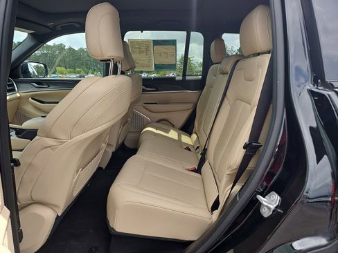 Used 2022 Jeep Grand Cherokee Limited 4xe w/ Luxury Tech Group II AWD/4WD image 16