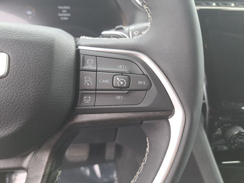 Certified 2024 Jeep Grand Cherokee Limited AWD/4WD image 19