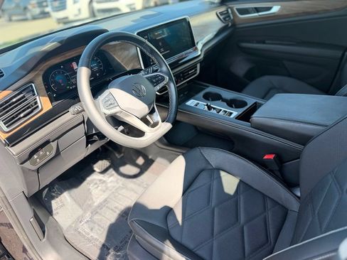 Used 2024 Volkswagen Atlas SE AWD/4WD image 15