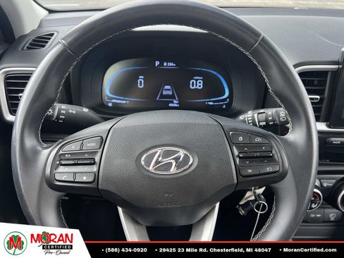 Used 2023 Hyundai Venue SEL FWD image 19