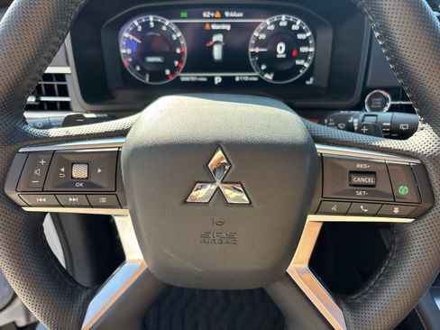 Used 2024 Mitsubishi Outlander SEL AWD/4WD image 16