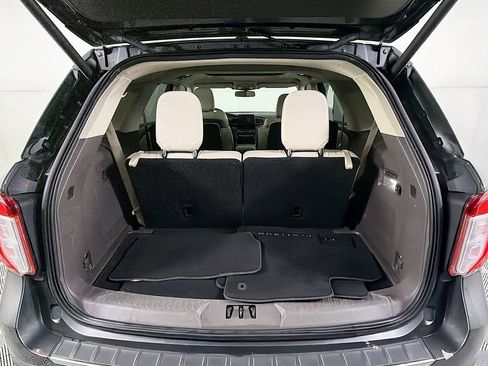 Used 2020 Ford Explorer Platinum image 29