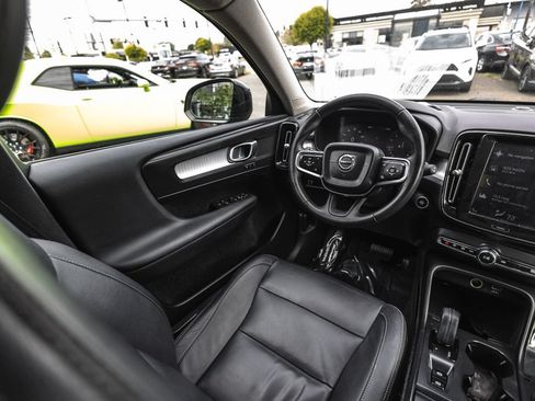 Used 2019 Volvo XC40 T5 Momentum AWD/4WD image 18