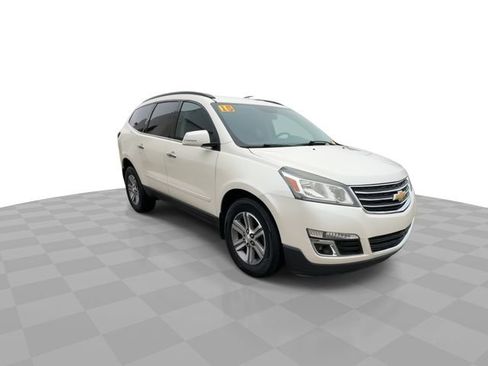 Used 2015 Chevrolet Traverse LT image 2