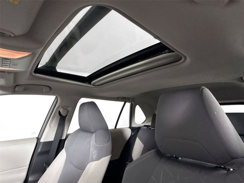 Used 2020 Toyota RAV4 XLE w/ Convenience Package image 6