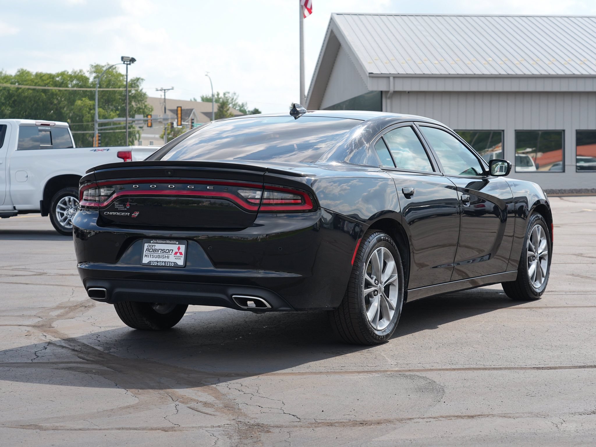 Used 2020 Dodge Charger SXT AWD/4WD image 3