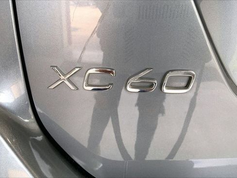 Used 2017 Volvo XC60 T6 Dynamic w/ Preferred Option Package AWD/4WD image 9