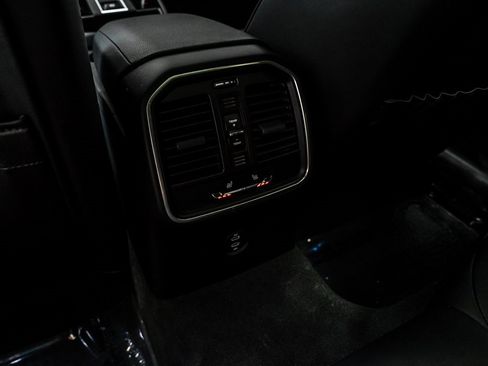 Used 2025 Porsche Macan image 30