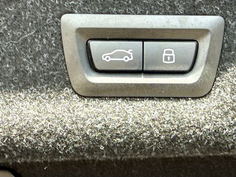 Used 2025 BMW 330i Sedan image 13