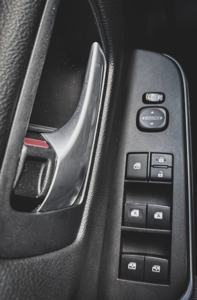 Used 2015 Toyota Camry SE FWD image 4