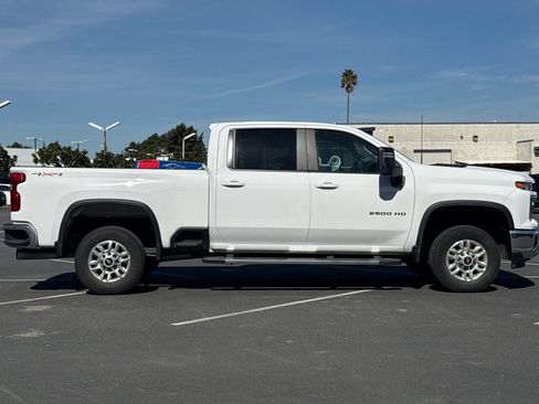 Used 2025 Chevrolet Silverado 2500 LT w/ Convenience Package AWD/4WD image 3