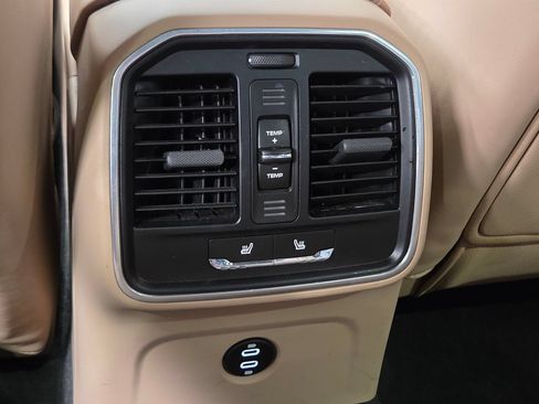 Certified 2023 Porsche Macan AWD/4WD image 12