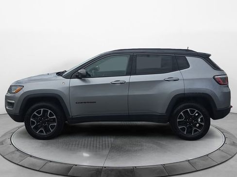 Used 2019 Jeep Compass Trailhawk AWD/4WD image 2