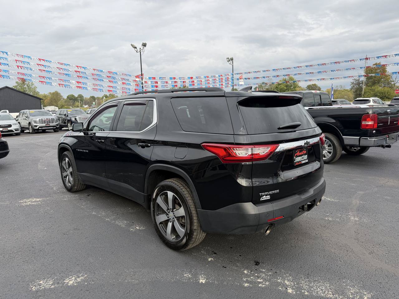 Used 2019 Chevrolet Traverse LT w/ LT Premium Package FWD image 8