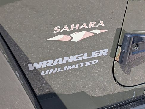 Used 2015 Jeep Wrangler Unlimited Sahara w/ Connectivity Group image 12